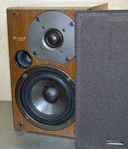 ONKYO D-102A Compact