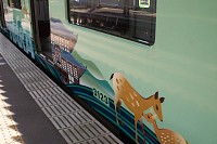 阪急京都駅にて。派手な奈良の絵