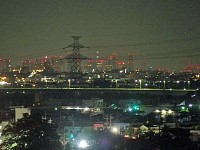 新宿。鉄塔右奥の２つの白い点はスカイツリーの展望台の光